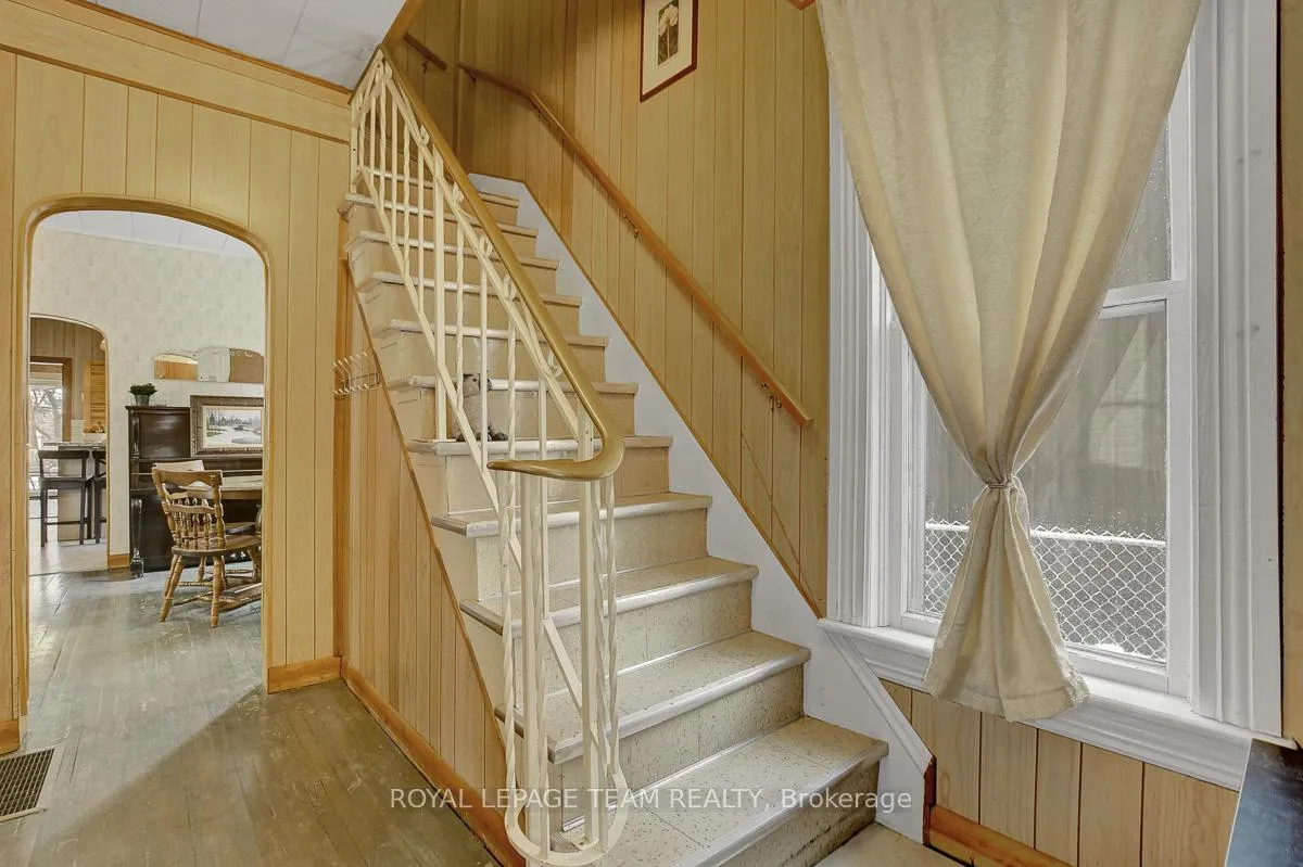Photo 6 of 87 Russell Street E, Smiths Falls — HOMEH