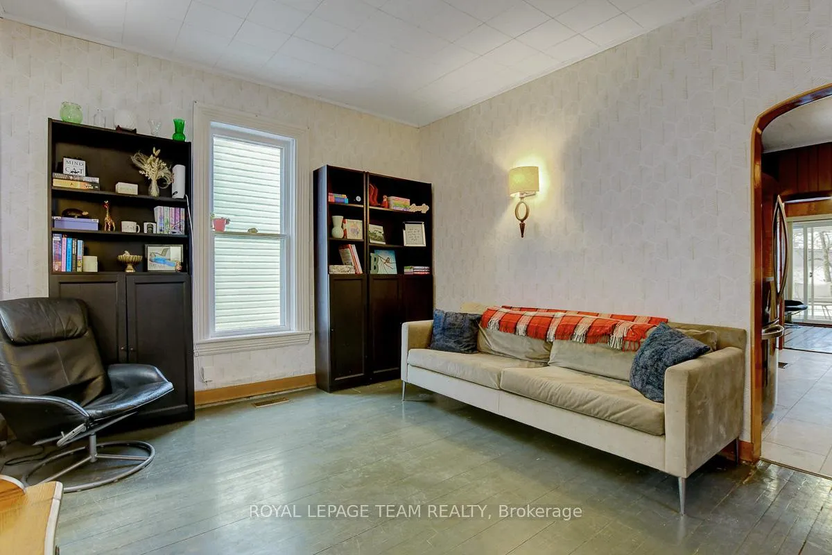 Photo 10 of 87 Russell Street E, Smiths Falls — HOMEH