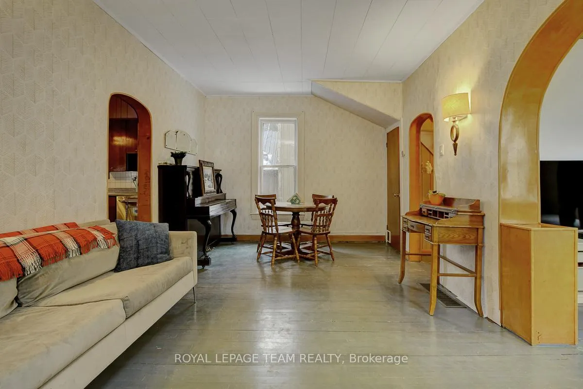 Photo 12 of 87 Russell Street E, Smiths Falls — HOMEH
