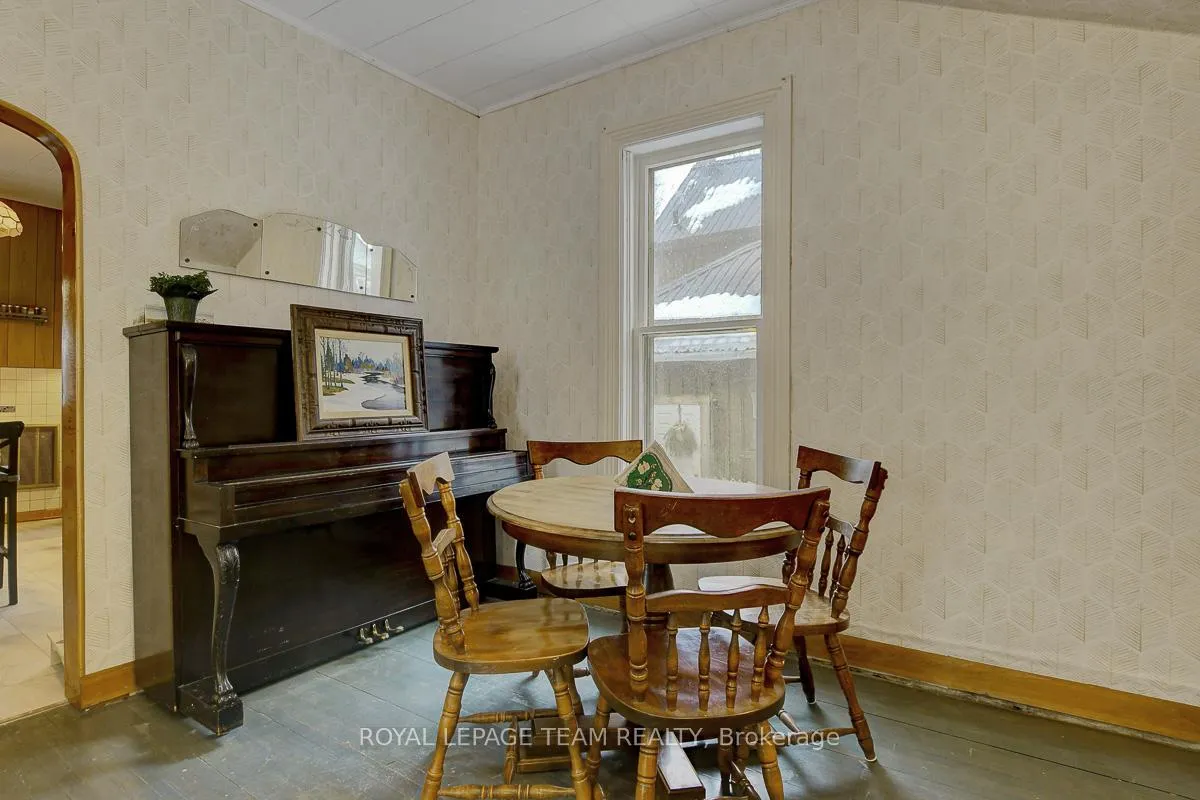 Photo 13 of 87 Russell Street E, Smiths Falls — HOMEH