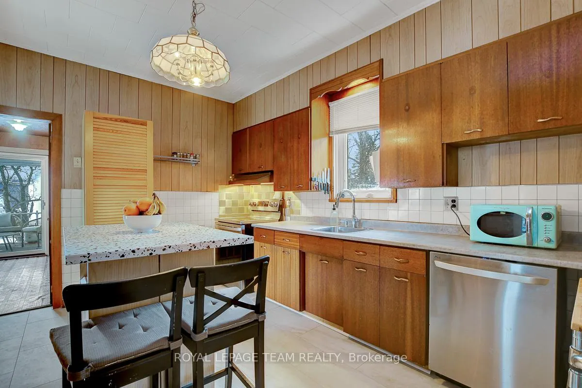 Photo 14 of 87 Russell Street E, Smiths Falls — HOMEH
