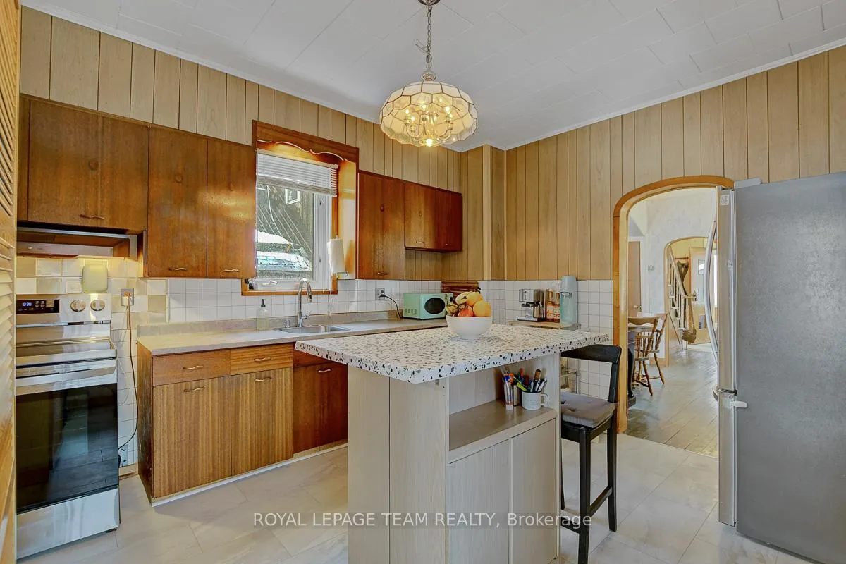 Photo 18 of 87 Russell Street E, Smiths Falls — HOMEH
