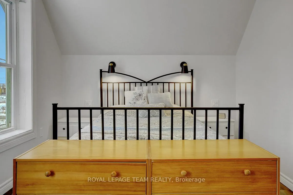 Photo 24 of 87 Russell Street E, Smiths Falls — HOMEH