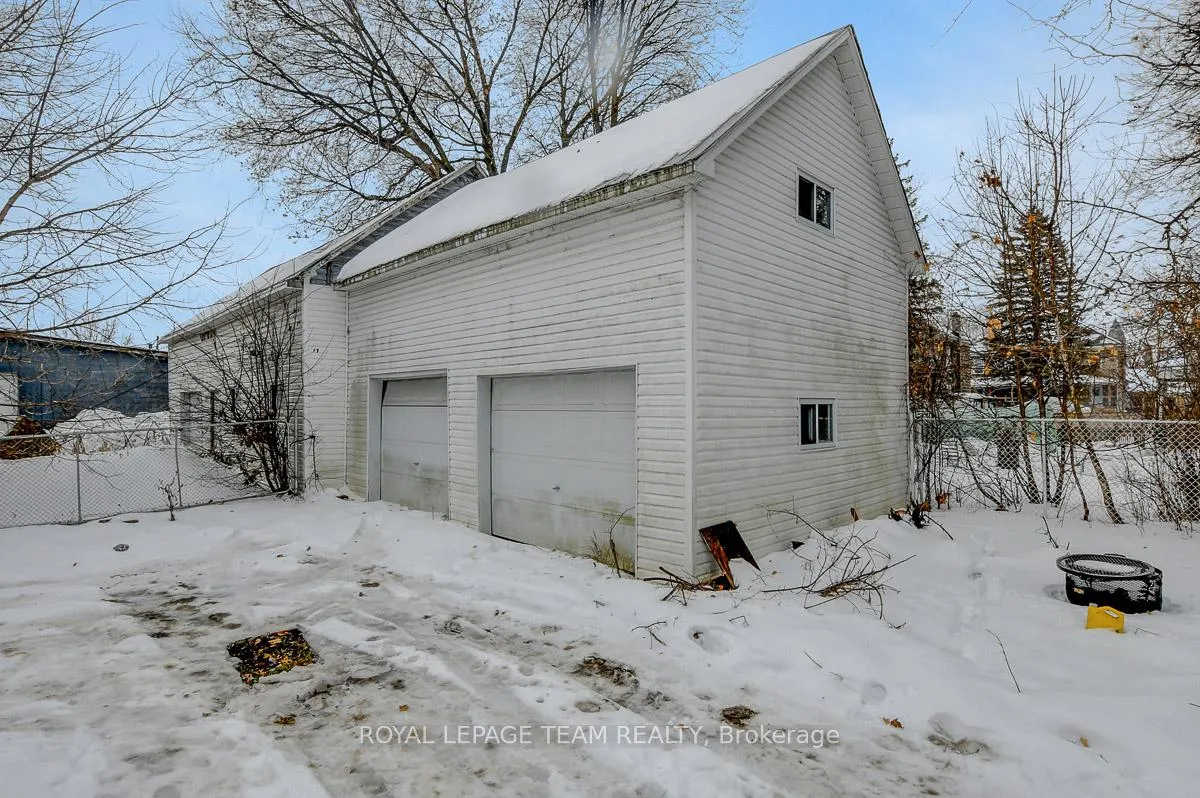 Photo 33 of 87 Russell Street E, Smiths Falls — HOMEH