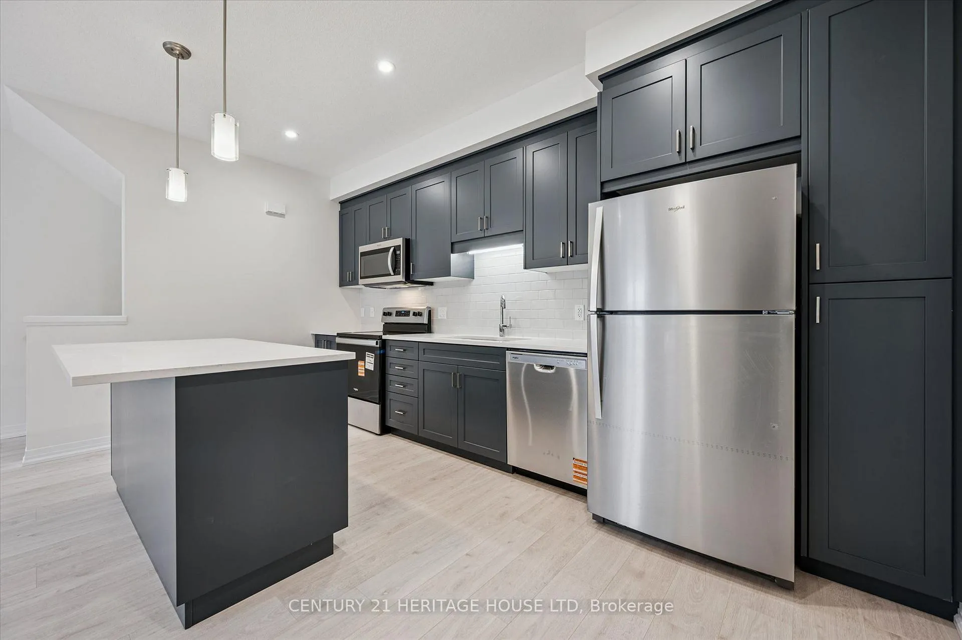 Photo 9 of 525 Erinbrook Drive, Kitchener, Laurentian Hills/Country Hills W — HOMEH