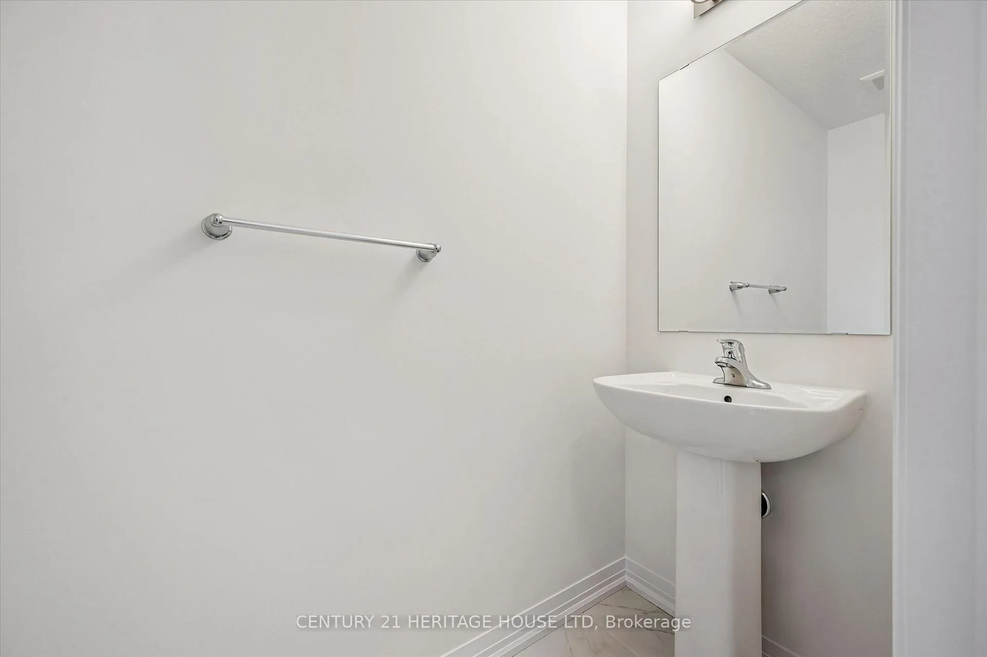 Photo 10 of 525 Erinbrook Drive, Kitchener, Laurentian Hills/Country Hills W — HOMEH