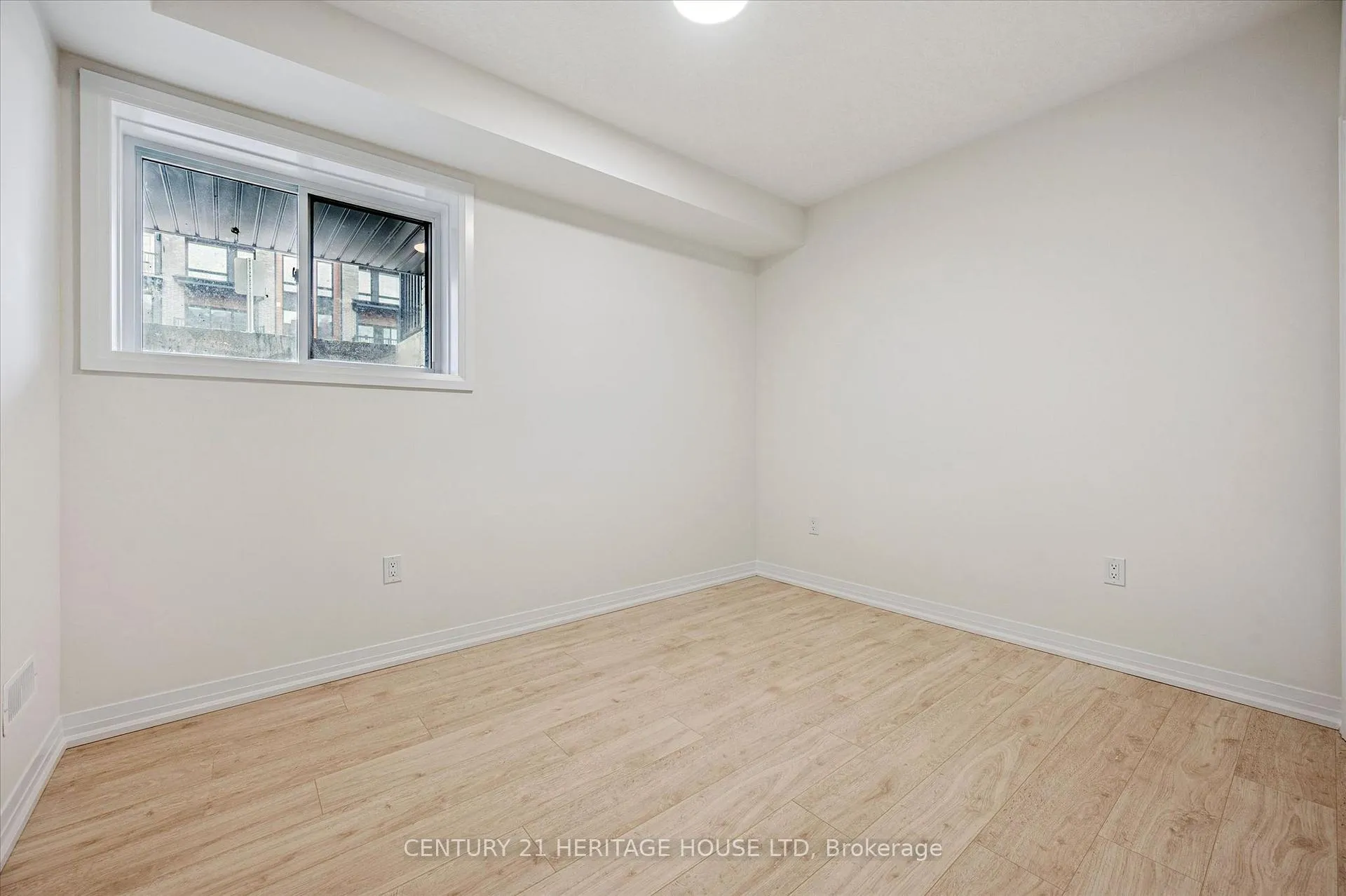 Photo 12 of 525 Erinbrook Drive, Kitchener, Laurentian Hills/Country Hills W — HOMEH