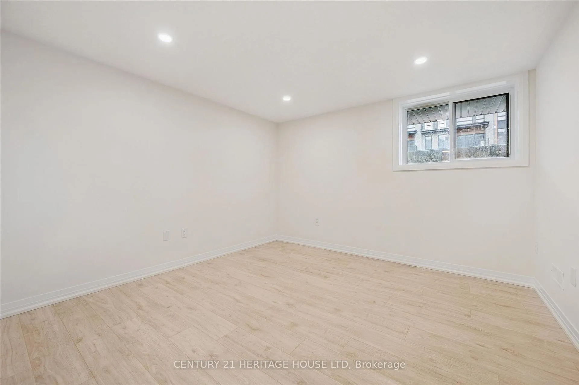 Photo 14 of 525 Erinbrook Drive, Kitchener, Laurentian Hills/Country Hills W — HOMEH