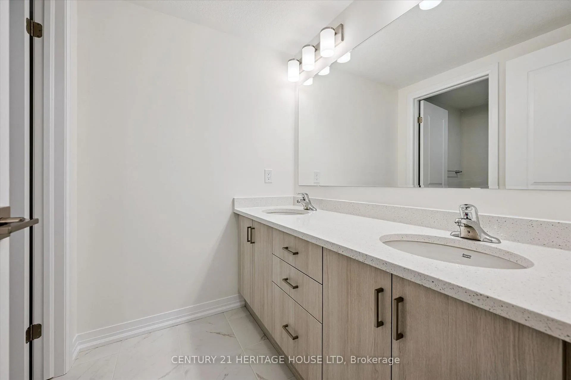 Photo 16 of 525 Erinbrook Drive, Kitchener, Laurentian Hills/Country Hills W — HOMEH