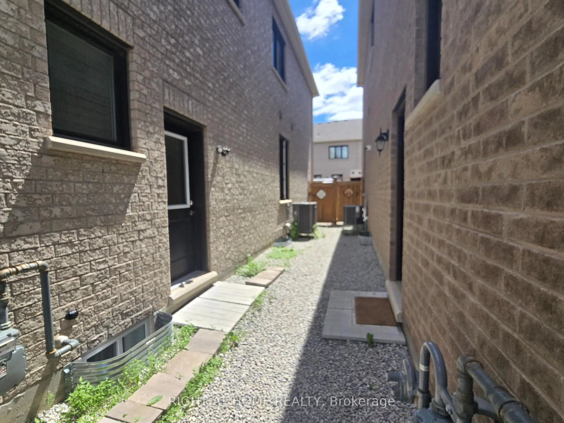 Photo 5 of Unit Basement, 458 Bergamot Avenue, Milton, Walker — HOMEH