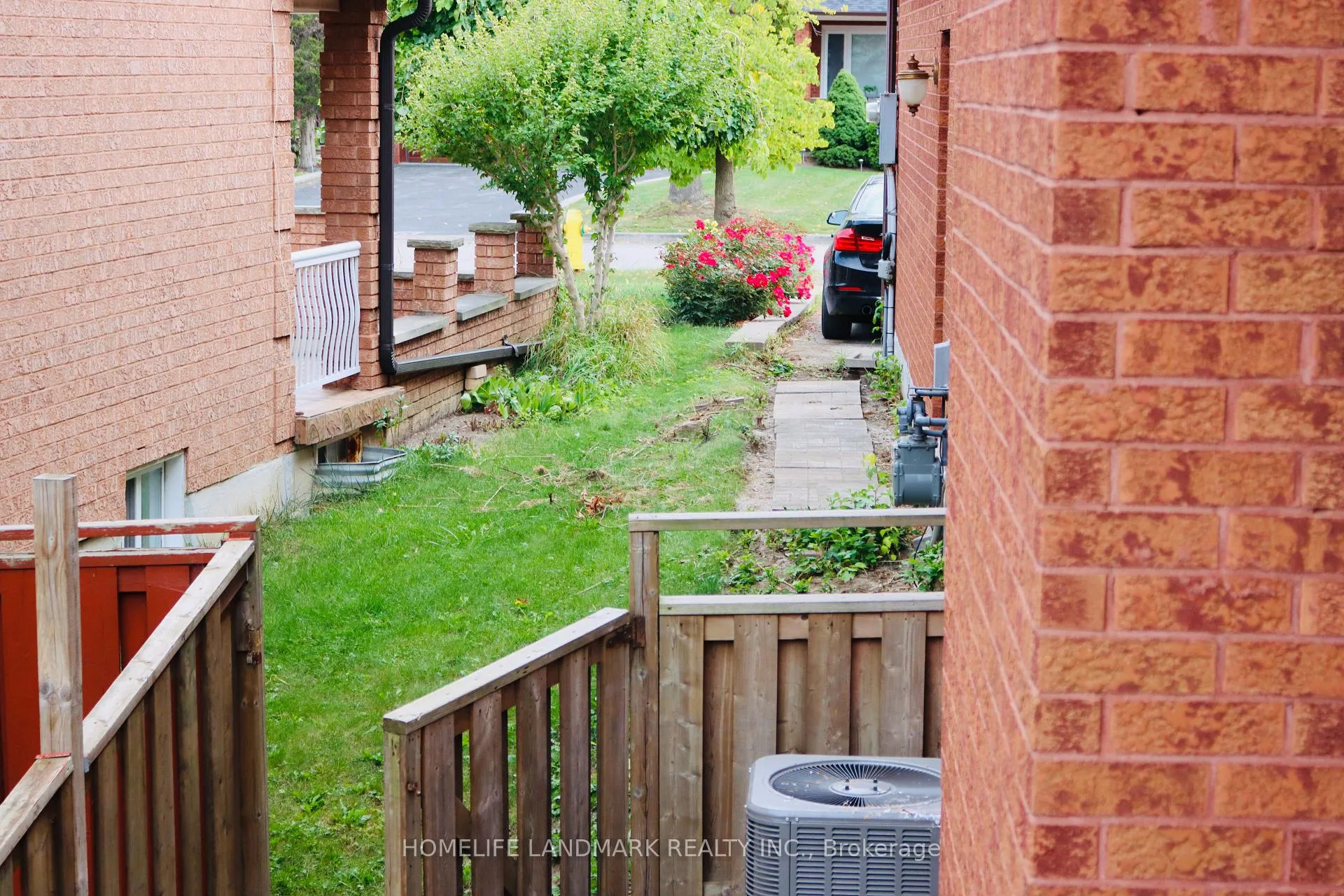 Photo 5 of 121 Harmonia Crescent, Vaughan, West Woodbridge — HOMEH