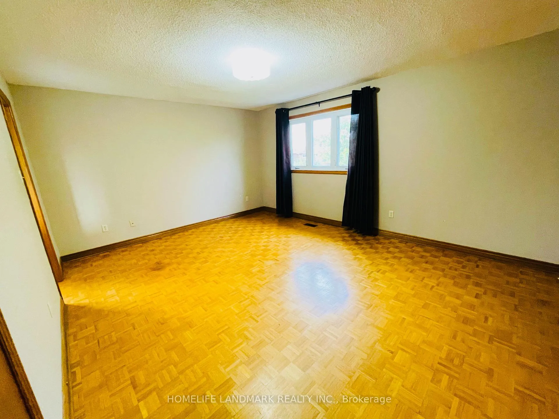 Photo 7 of 121 Harmonia Crescent, Vaughan, West Woodbridge — HOMEH
