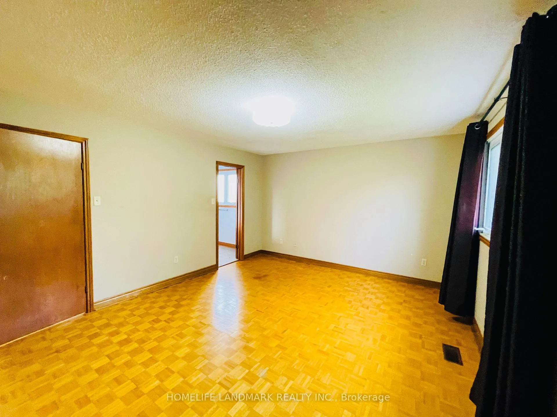 Photo 8 of 121 Harmonia Crescent, Vaughan, West Woodbridge — HOMEH