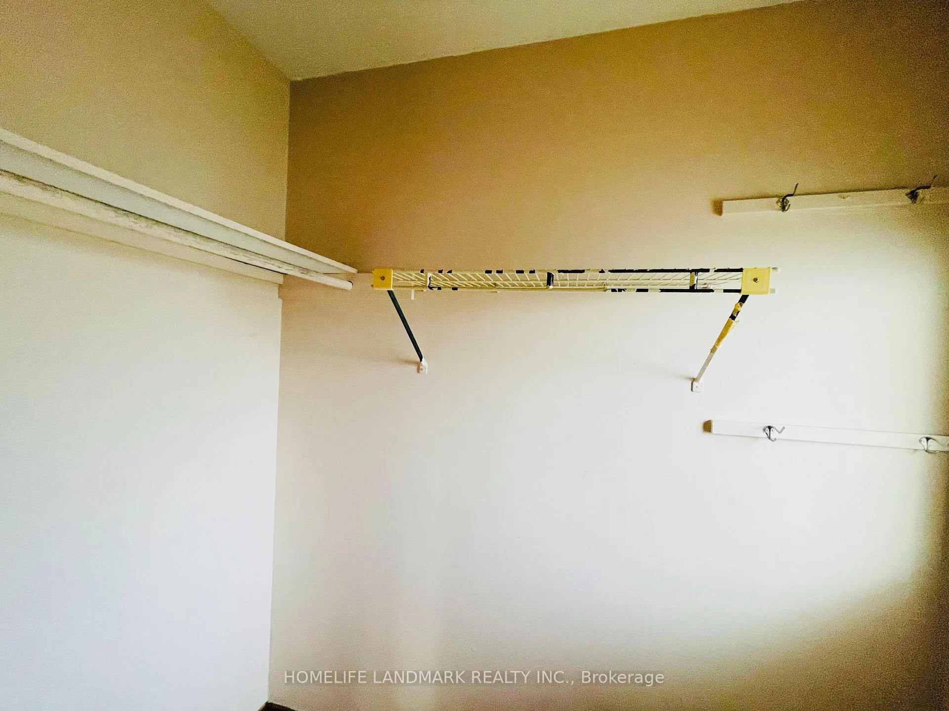 Photo 12 of 121 Harmonia Crescent, Vaughan, West Woodbridge — HOMEH