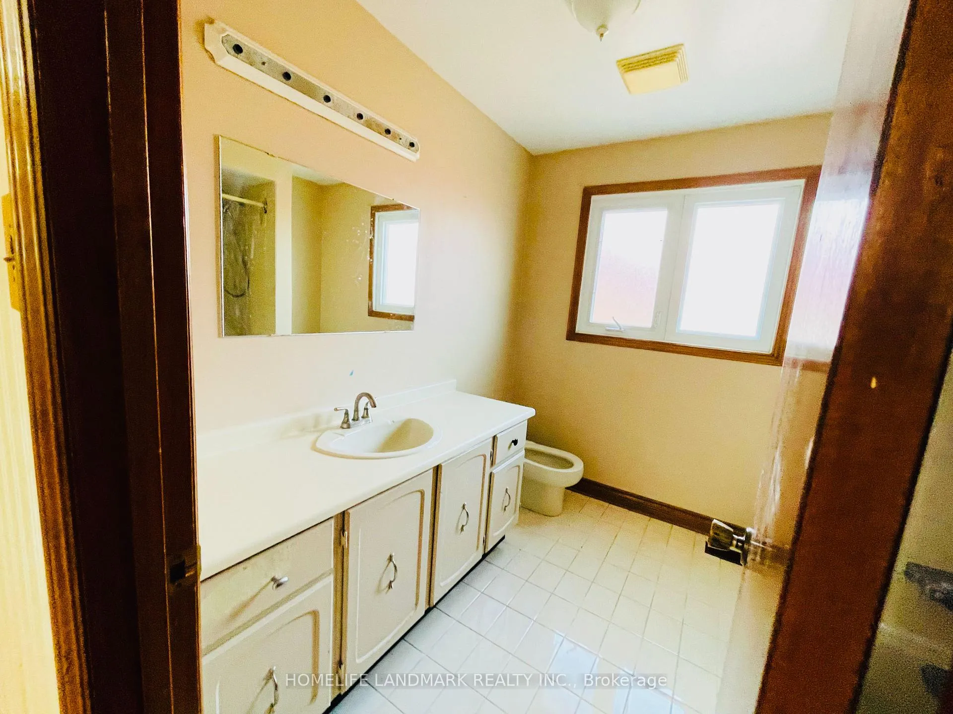Photo 13 of 121 Harmonia Crescent, Vaughan, West Woodbridge — HOMEH
