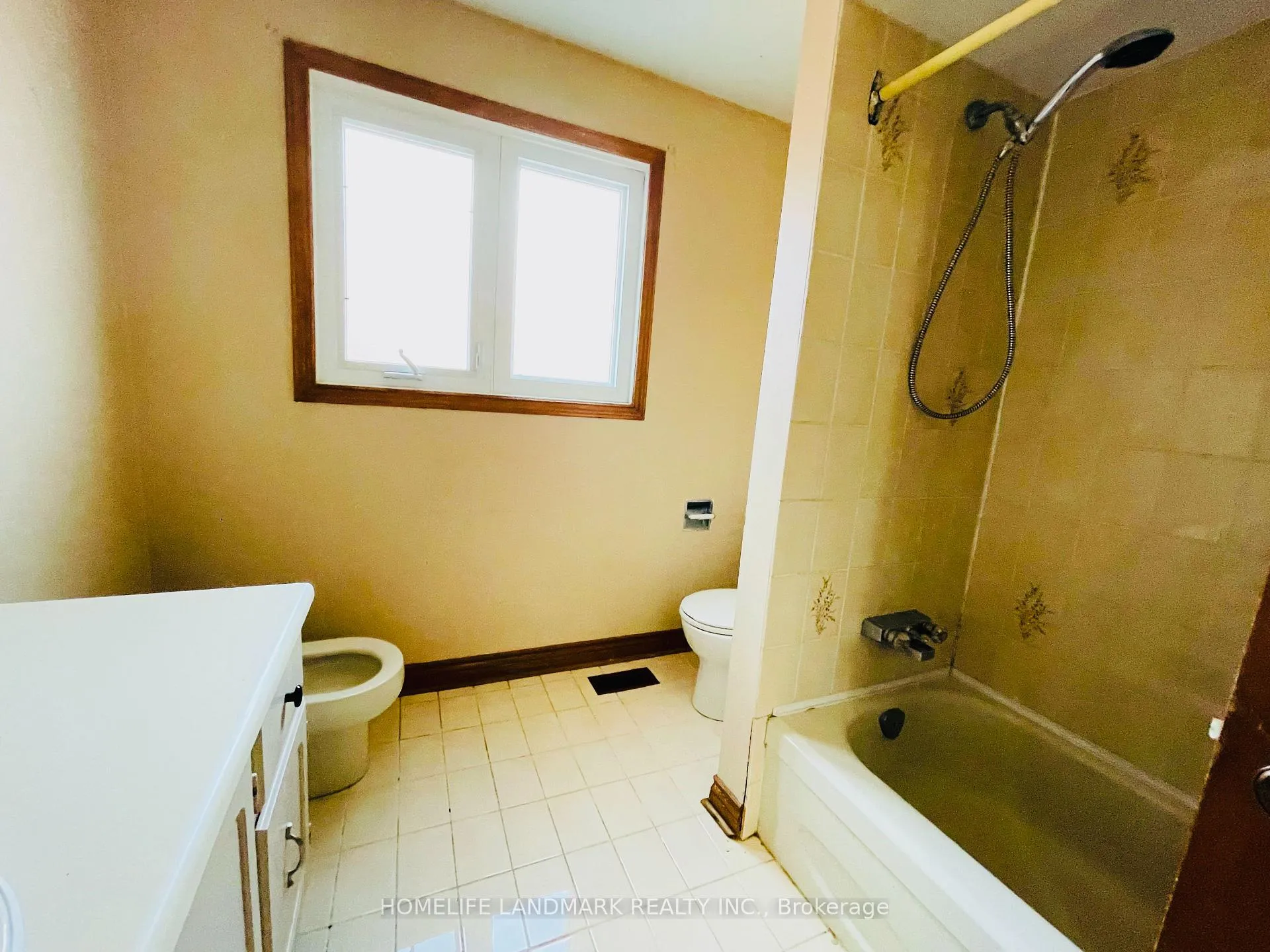 Photo 14 of 121 Harmonia Crescent, Vaughan, West Woodbridge — HOMEH