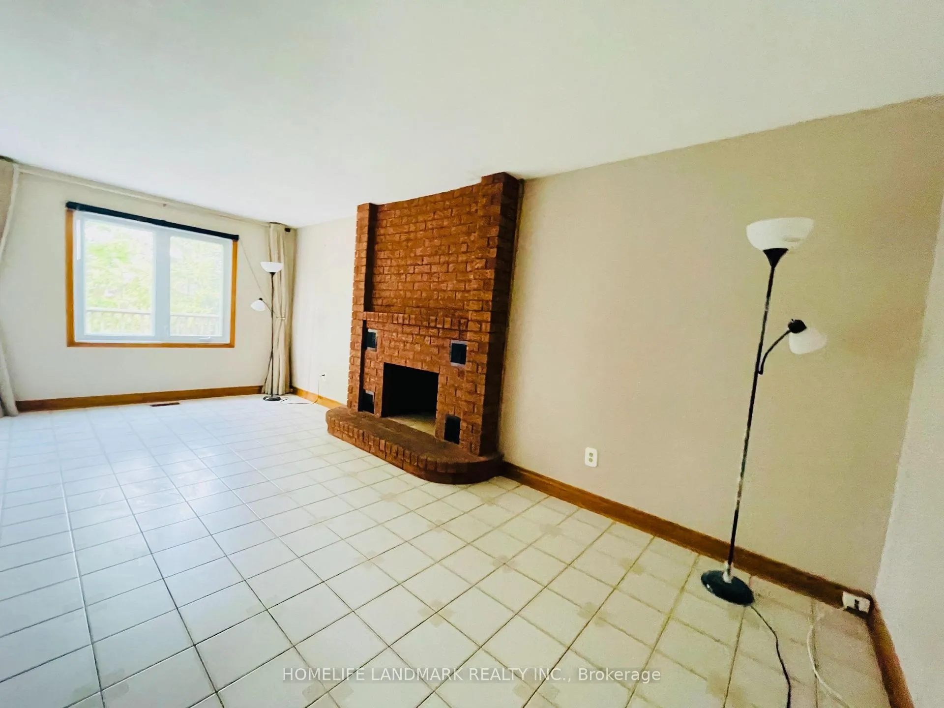 Photo 17 of 121 Harmonia Crescent, Vaughan, West Woodbridge — HOMEH