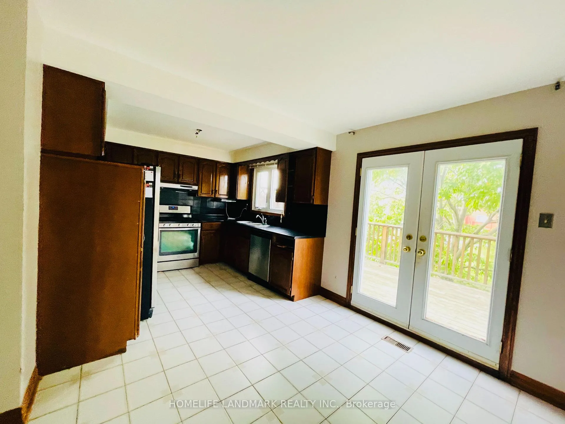 Photo 19 of 121 Harmonia Crescent, Vaughan, West Woodbridge — HOMEH