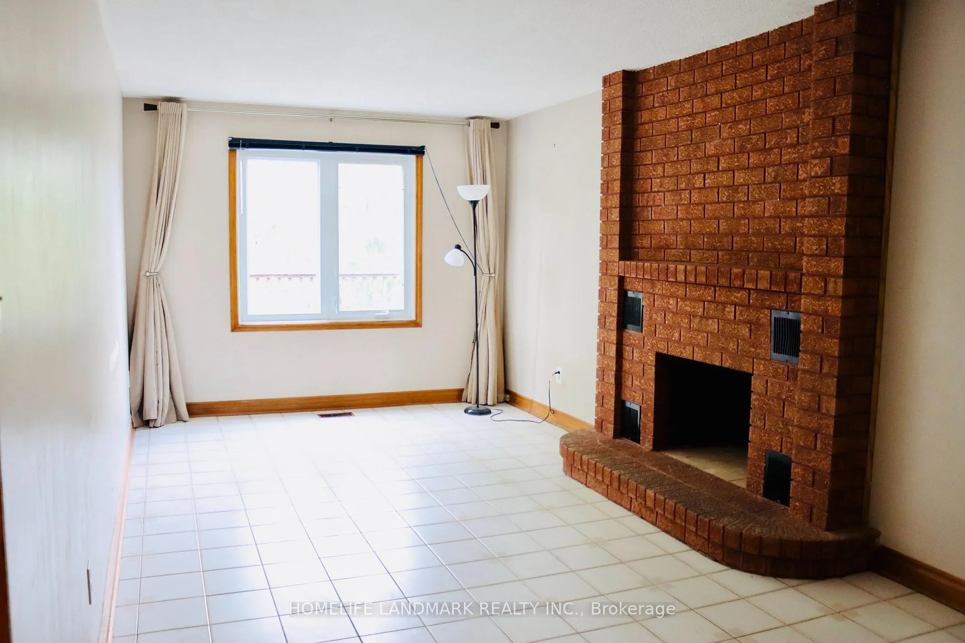 Photo 23 of 121 Harmonia Crescent, Vaughan, West Woodbridge — HOMEH