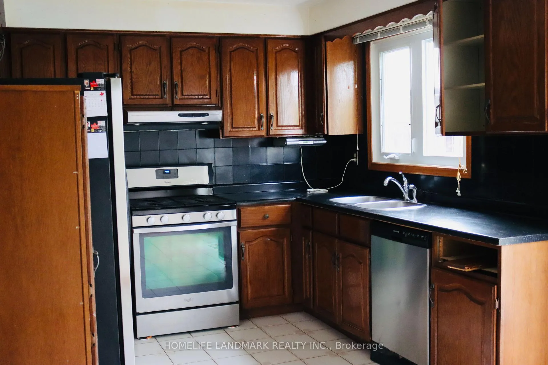 Photo 25 of 121 Harmonia Crescent, Vaughan, West Woodbridge — HOMEH
