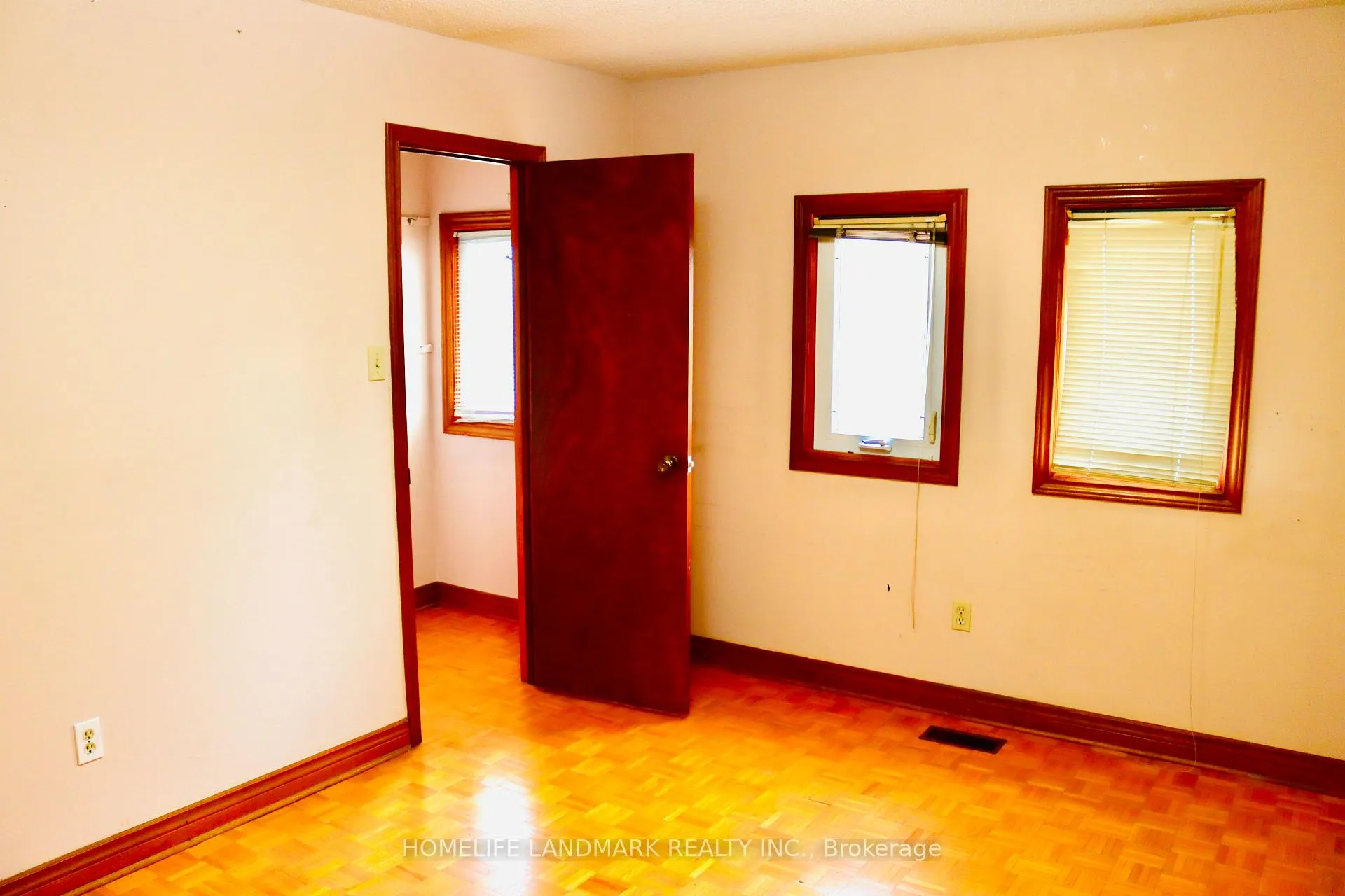 Photo 33 of 121 Harmonia Crescent, Vaughan, West Woodbridge — HOMEH