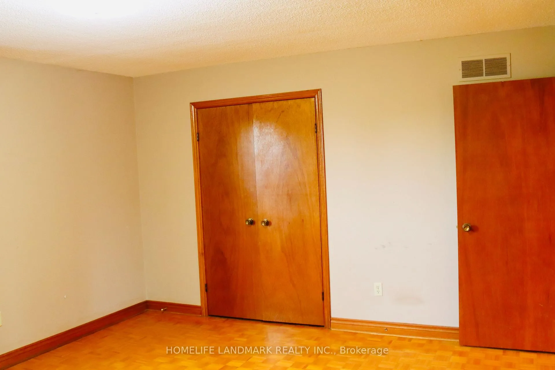 Photo 34 of 121 Harmonia Crescent, Vaughan, West Woodbridge — HOMEH