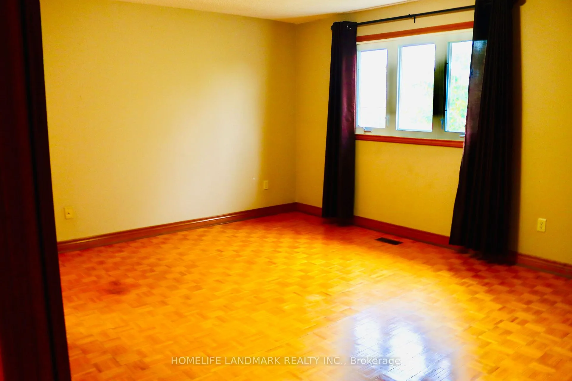 Photo 36 of 121 Harmonia Crescent, Vaughan, West Woodbridge — HOMEH
