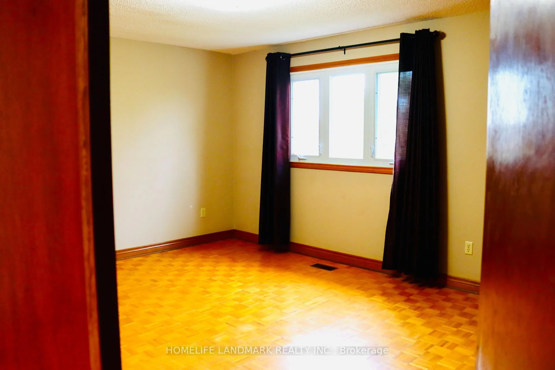 Photo 37 of 121 Harmonia Crescent, Vaughan, West Woodbridge — HOMEH