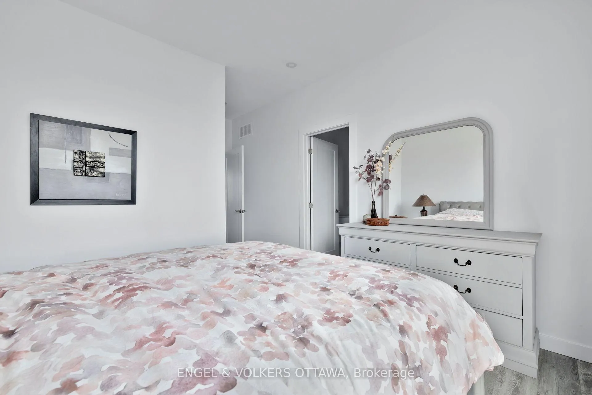 Photo 31 of 151 Longpré Street, Ottawa, Vanier — HOMEH