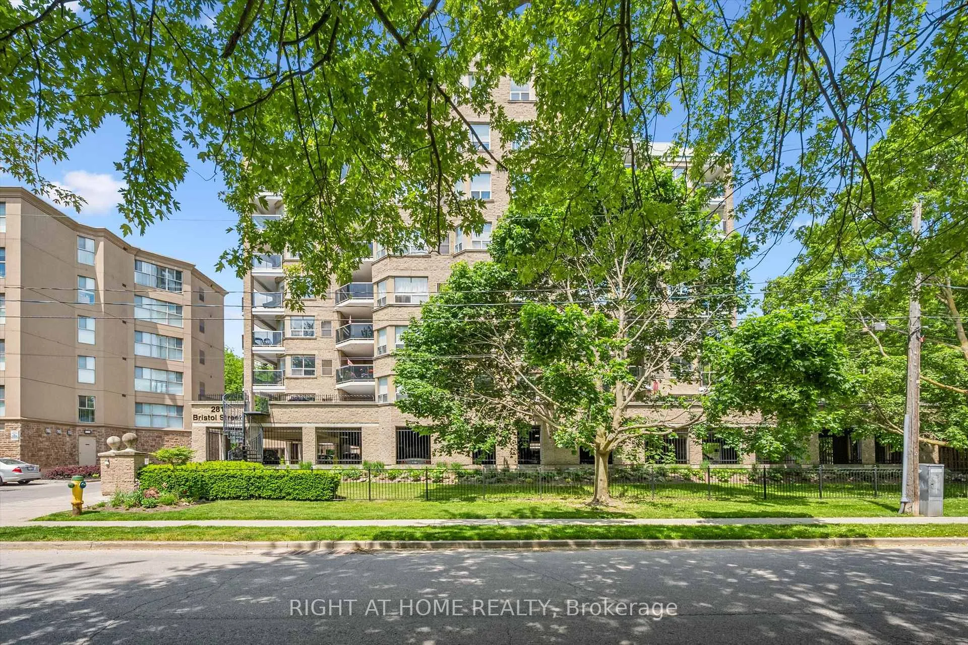 Photo 2 of Unit 804, 281 Bristol Street, Guelph, Junction/Onward Willow — HOMEH