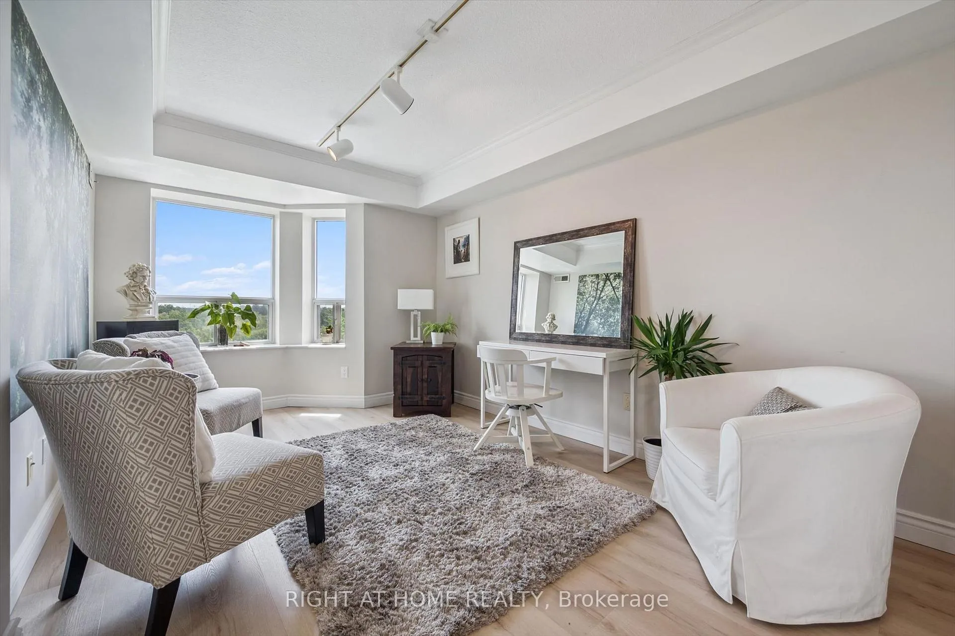 Photo 8 of Unit 804, 281 Bristol Street, Guelph, Junction/Onward Willow — HOMEH