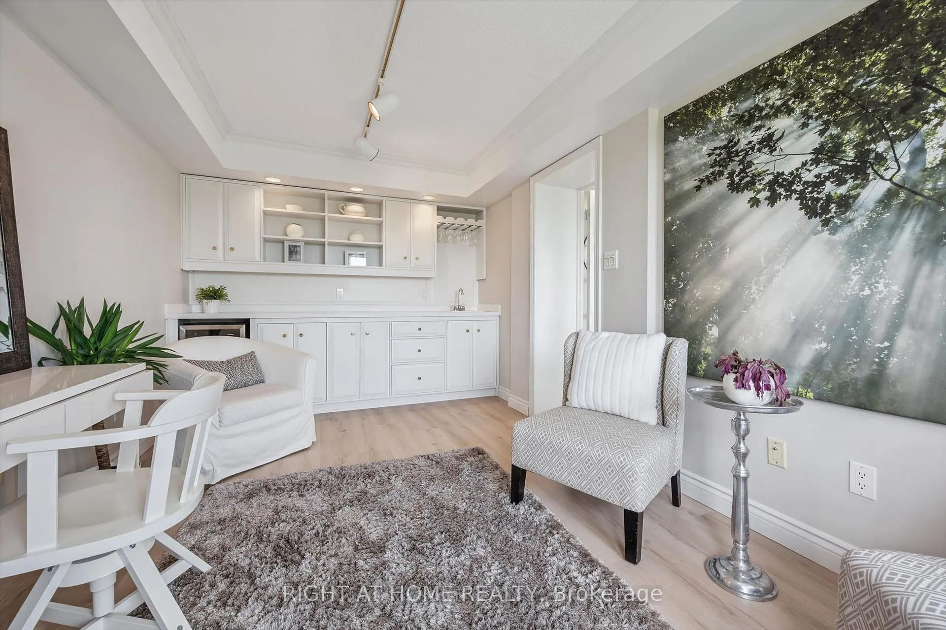 Photo 9 of Unit 804, 281 Bristol Street, Guelph, Junction/Onward Willow — HOMEH