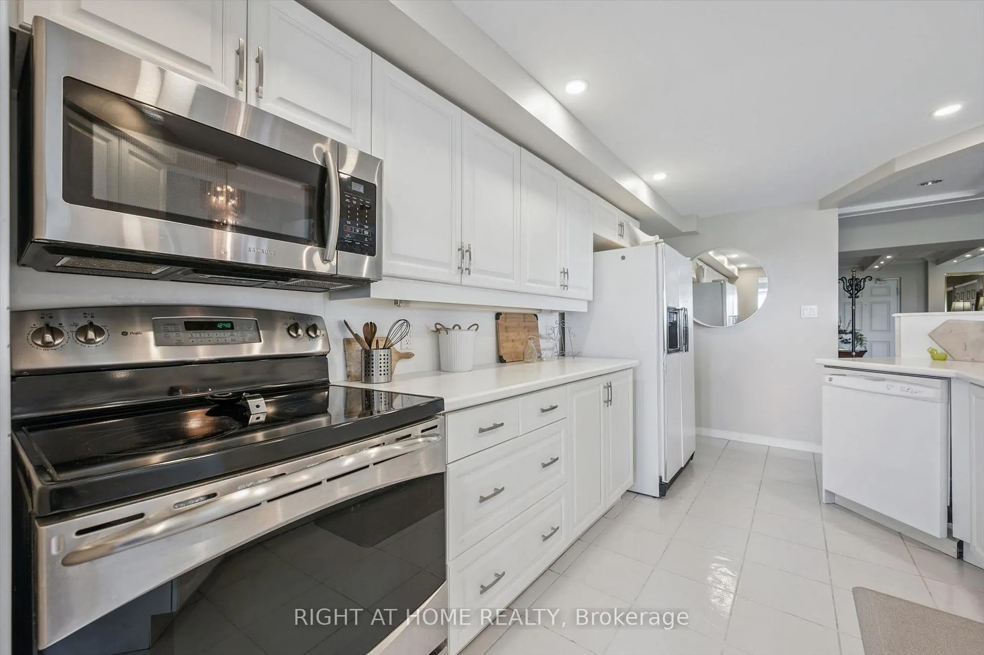 Photo 24 of Unit 804, 281 Bristol Street, Guelph, Junction/Onward Willow — HOMEH