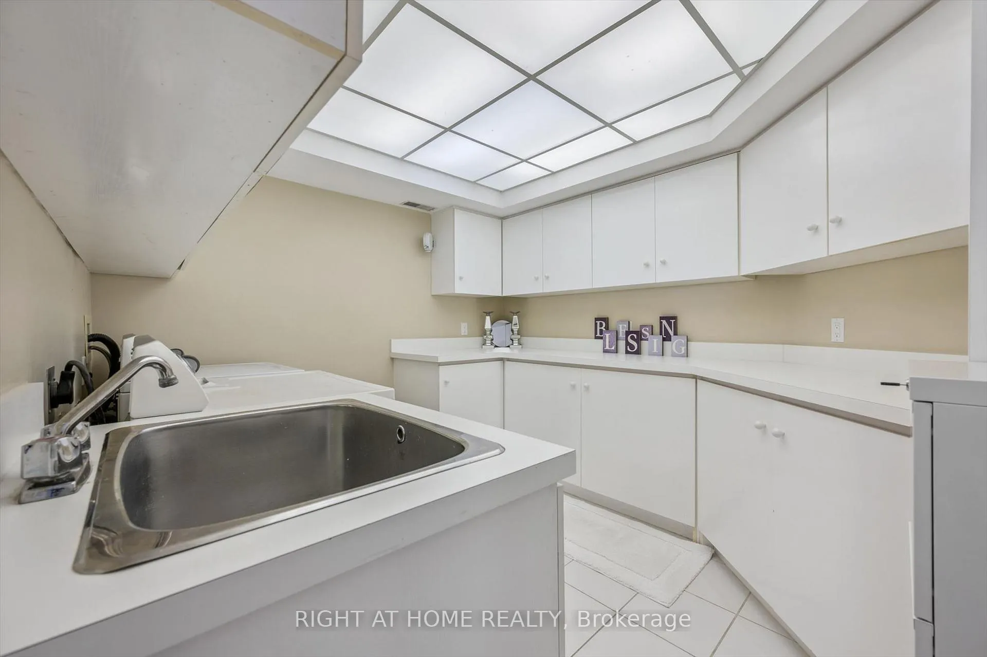 Photo 30 of Unit 804, 281 Bristol Street, Guelph, Junction/Onward Willow — HOMEH