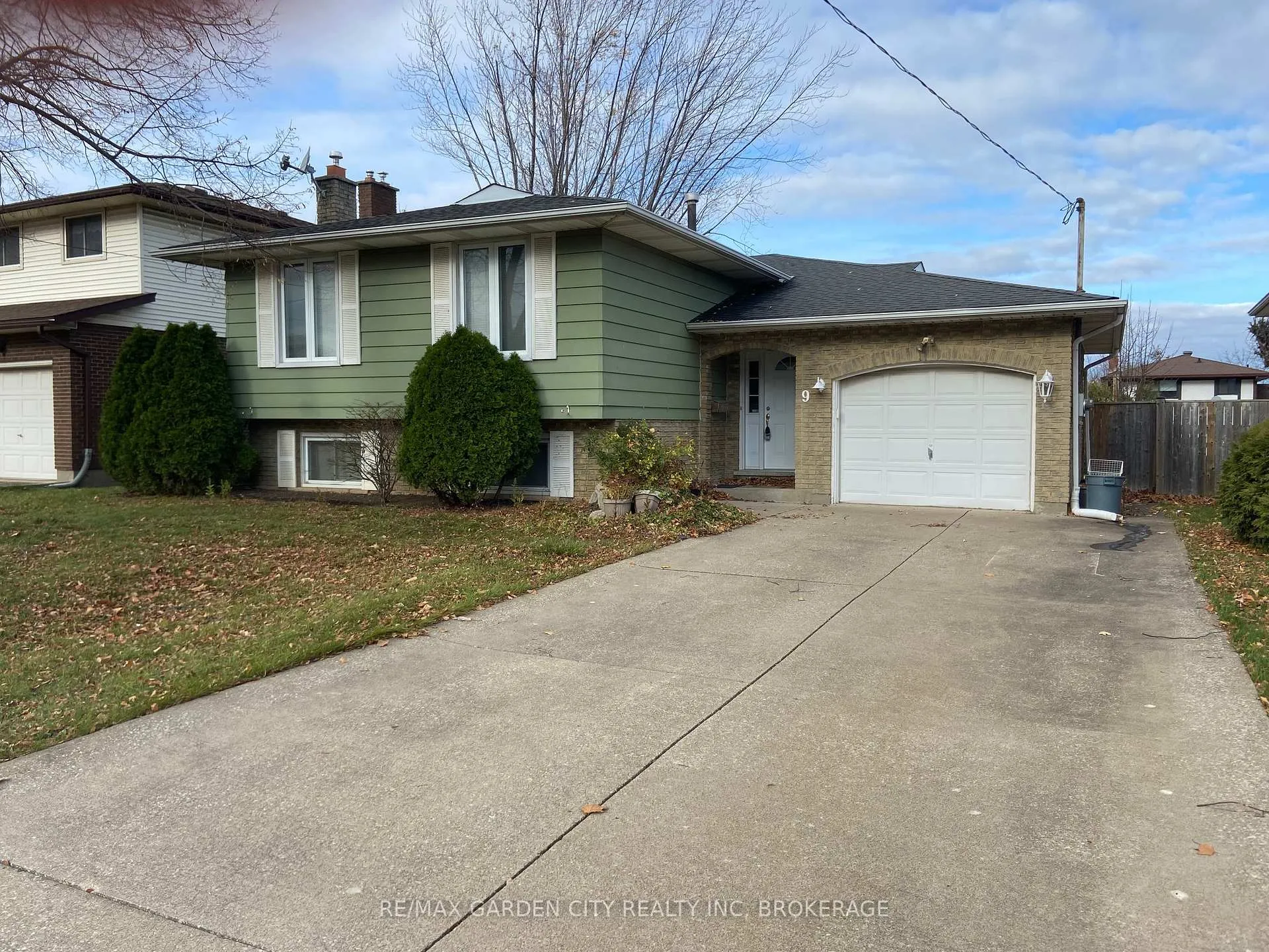 Photo 1 of Unit Lower, 9 Stonegate Drive, St. Catharines, Secord Woods — HOMEH