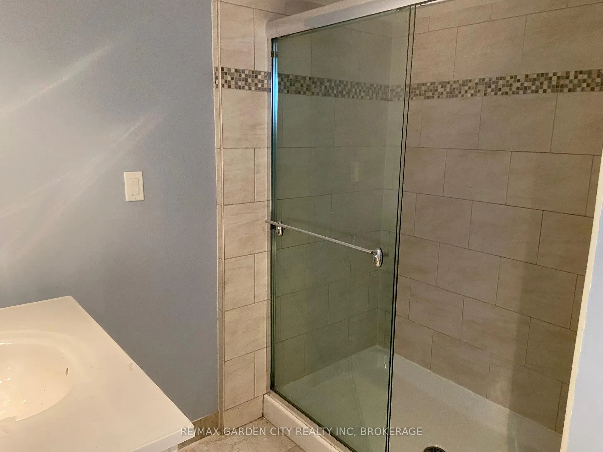 Photo 6 of Unit Lower, 9 Stonegate Drive, St. Catharines, Secord Woods — HOMEH
