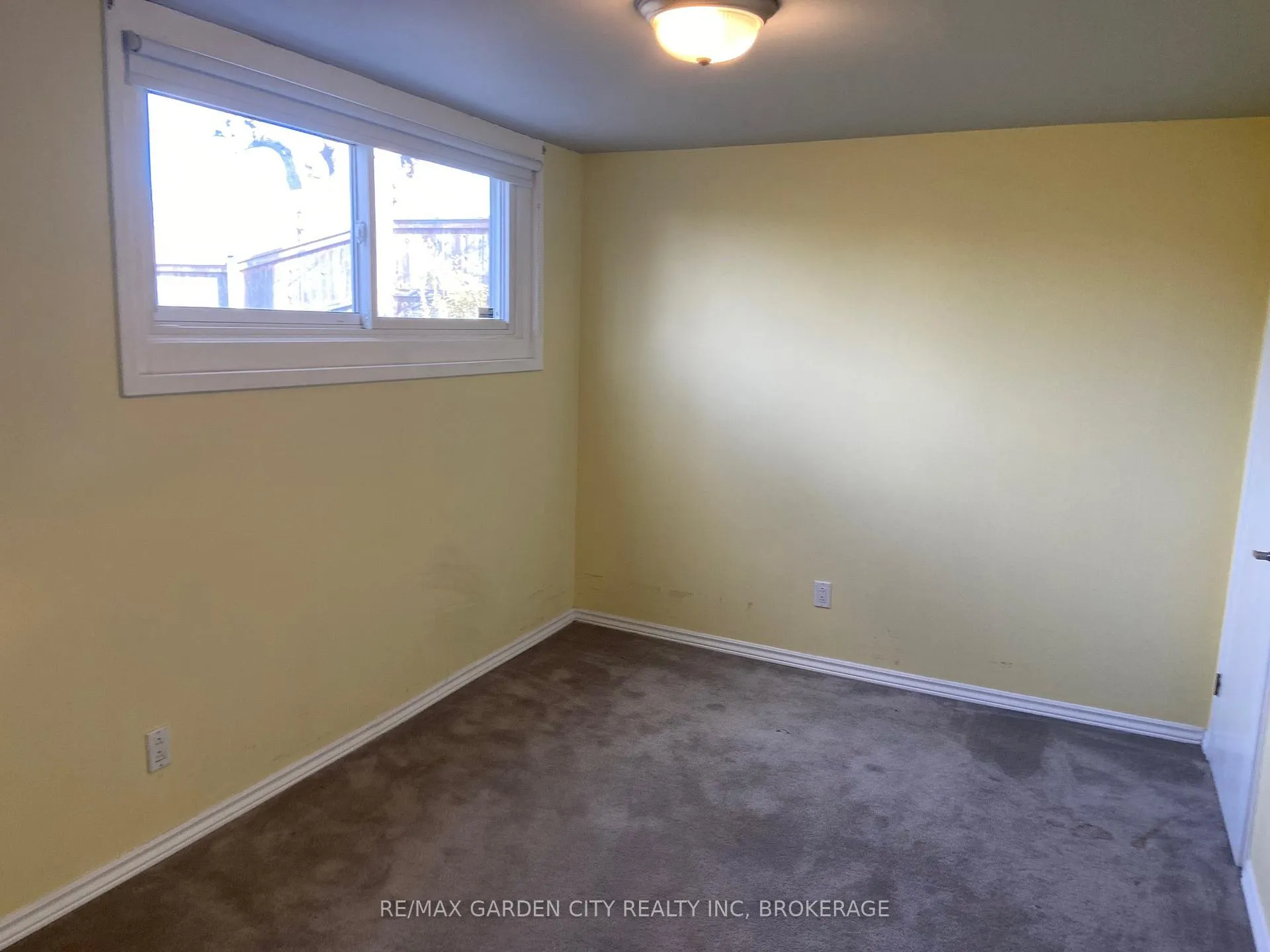 Photo 8 of Unit Lower, 9 Stonegate Drive, St. Catharines, Secord Woods — HOMEH