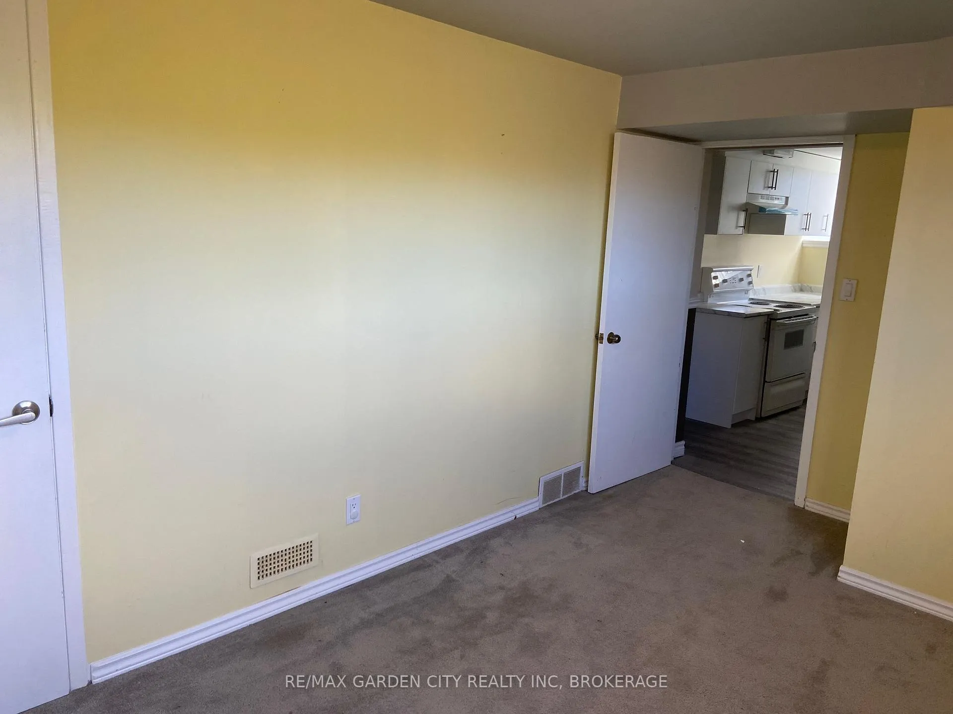 Photo 9 of Unit Lower, 9 Stonegate Drive, St. Catharines, Secord Woods — HOMEH