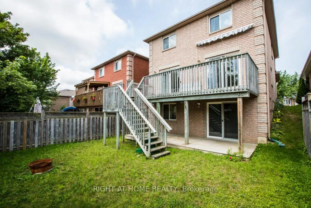 Photo 3 of 11 Butternut Drive, Barrie, Holly — HOMEH