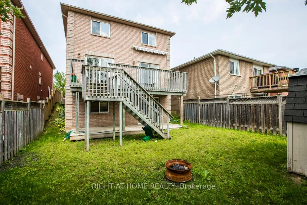Photo 4 of 11 Butternut Drive, Barrie, Holly — HOMEH