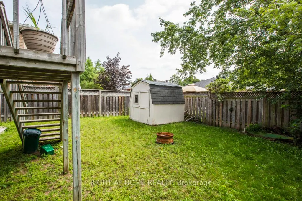 Photo 5 of 11 Butternut Drive, Barrie, Holly — HOMEH
