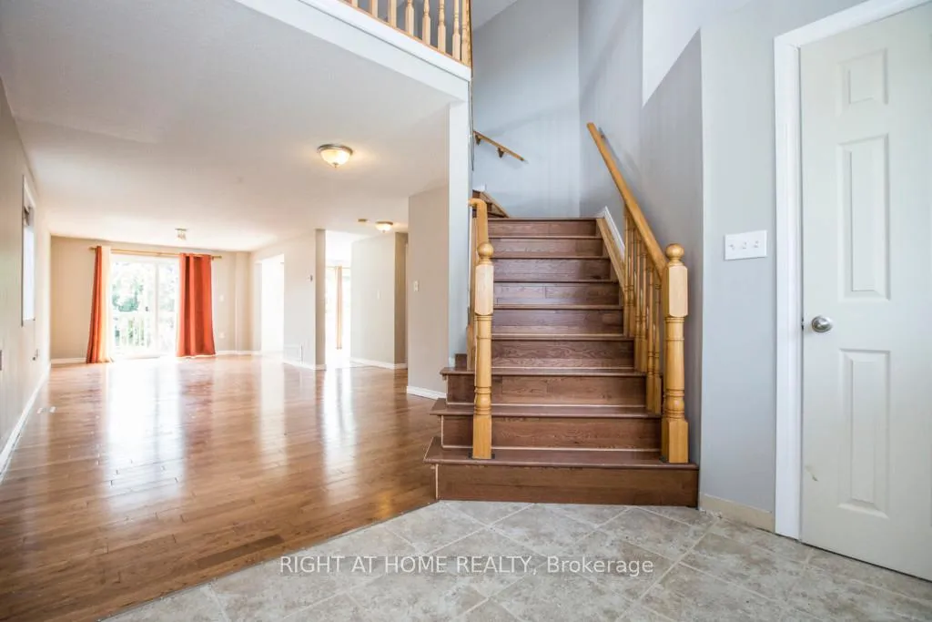 Photo 7 of 11 Butternut Drive, Barrie, Holly — HOMEH