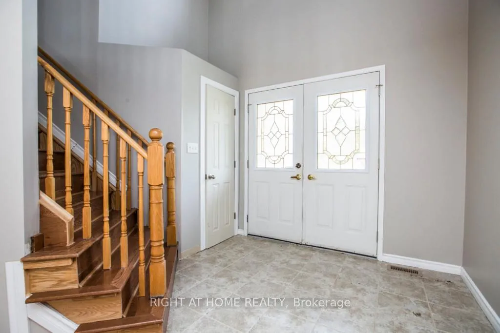 Photo 8 of 11 Butternut Drive, Barrie, Holly — HOMEH