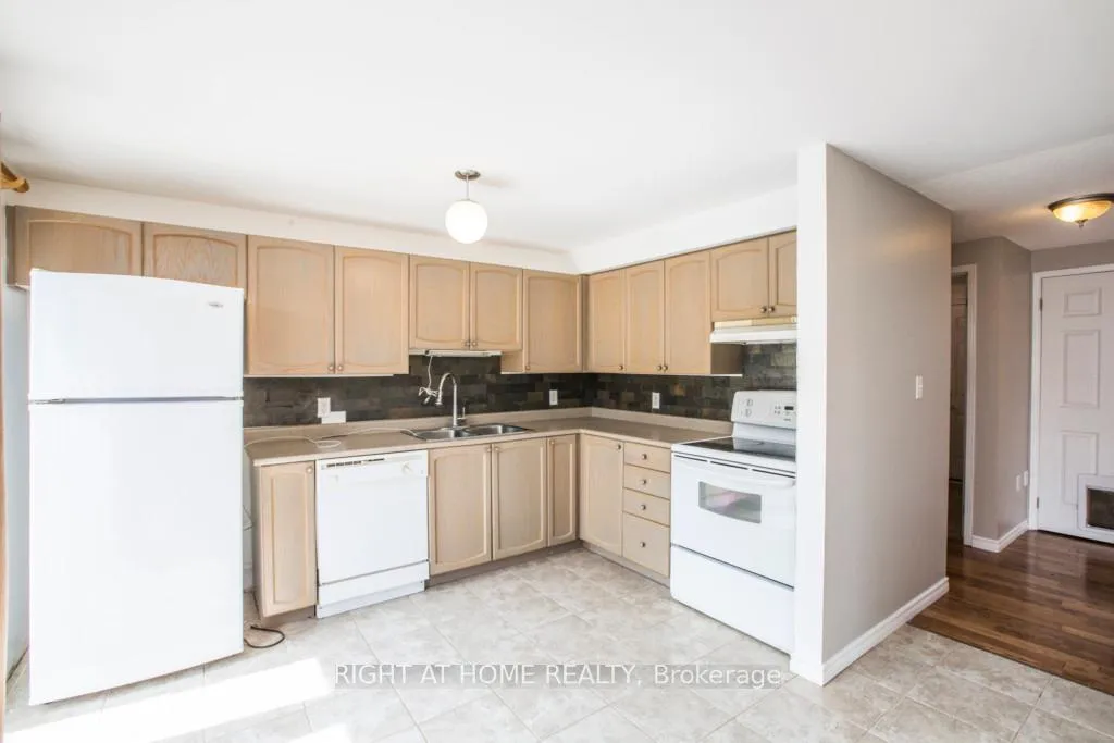 Photo 13 of 11 Butternut Drive, Barrie, Holly — HOMEH