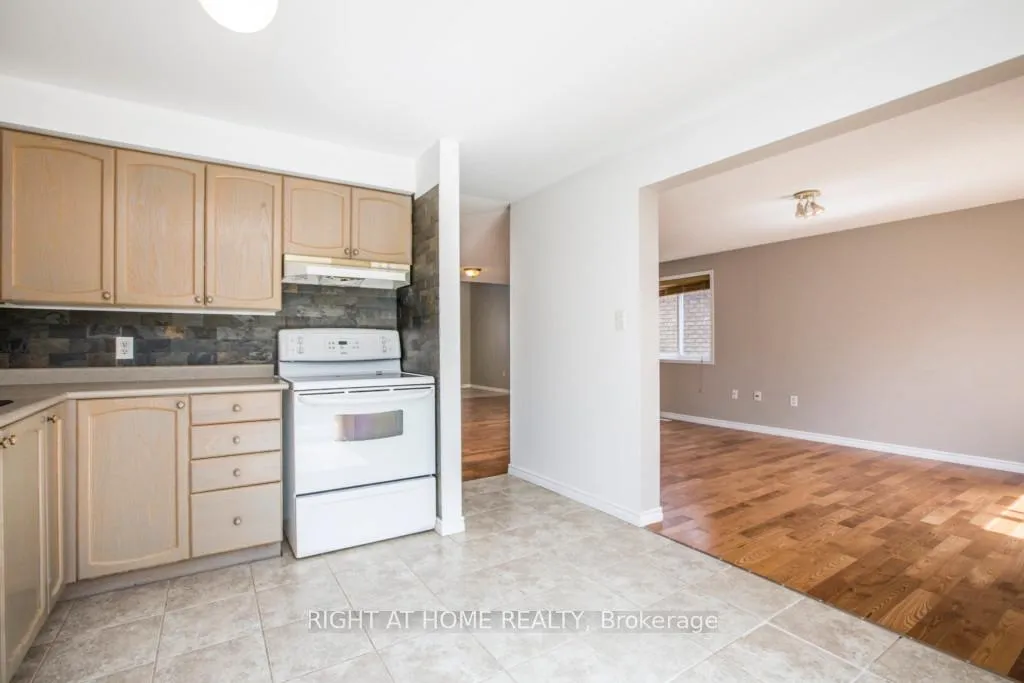 Photo 14 of 11 Butternut Drive, Barrie, Holly — HOMEH