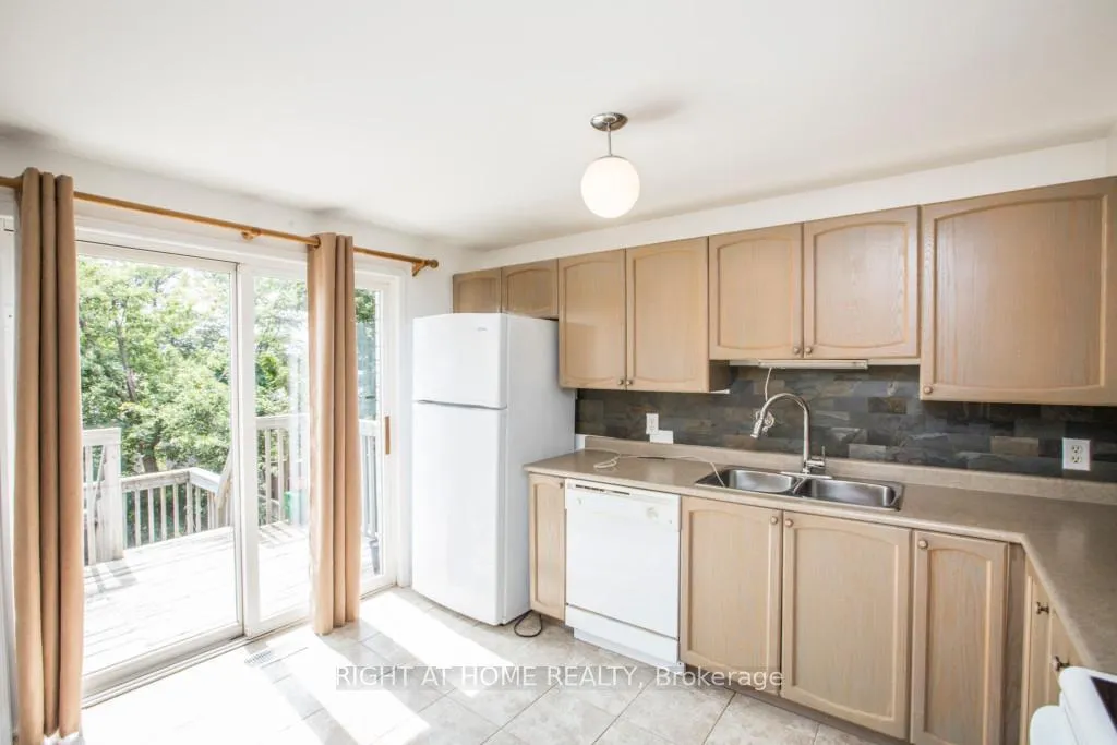 Photo 15 of 11 Butternut Drive, Barrie, Holly — HOMEH