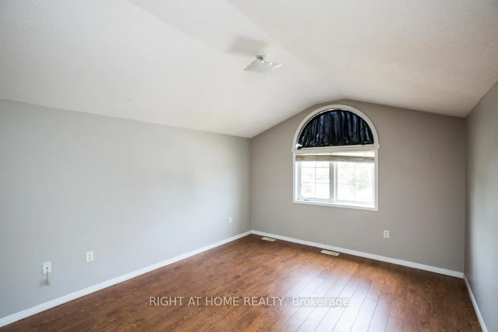 Photo 21 of 11 Butternut Drive, Barrie, Holly — HOMEH