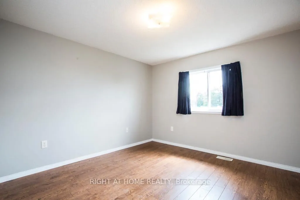 Photo 31 of 11 Butternut Drive, Barrie, Holly — HOMEH
