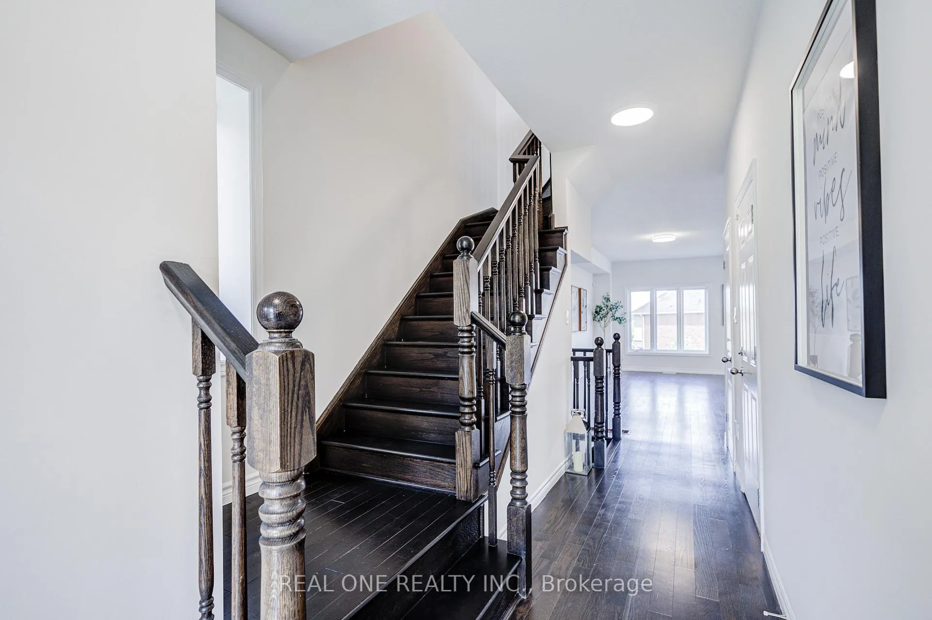 Photo 2 of 76 Vinton Road, Hamilton, Meadowlands — HOMEH