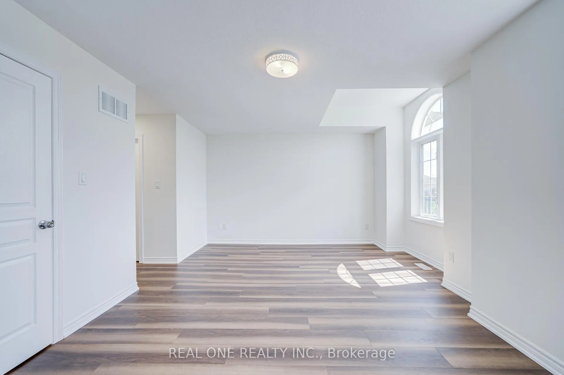 Photo 26 of 76 Vinton Road, Hamilton, Meadowlands — HOMEH